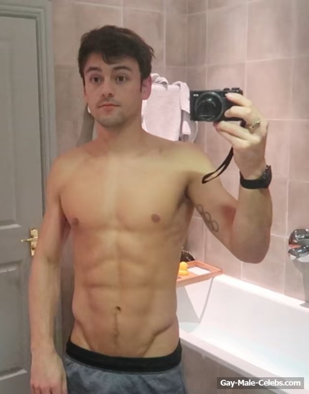 Tom Daley New Shirtless And Sexy Shots