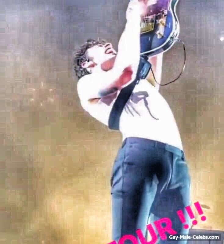 Shawn Mendes Great Bulge Moment On A Stage