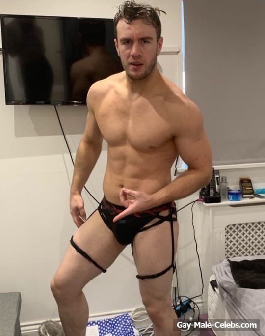 English Professional Wrestler Will Ospreay Naked In A Bath &amp; Sexy Underwear Selfies