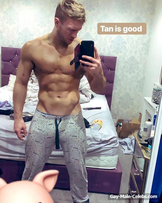 English Professional Wrestler Will Ospreay Naked In A Bath &amp; Sexy Underwear Selfies