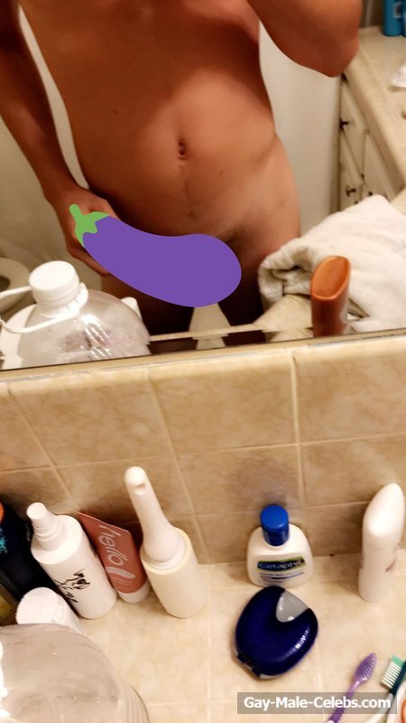 American Internet personality Hayes Grier Nude And Underwear Selfie Shots (Censored)