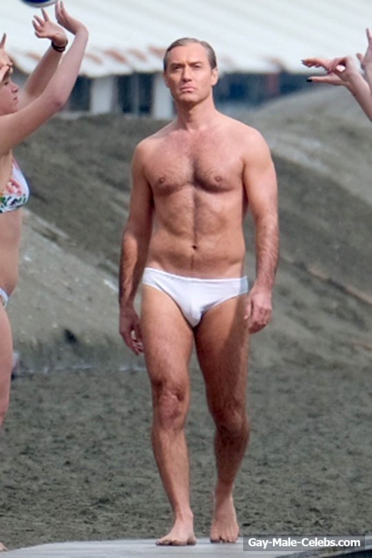 Jude Law Looks Still Sexy In A White Speedo While Filming In The New Pope (2019)