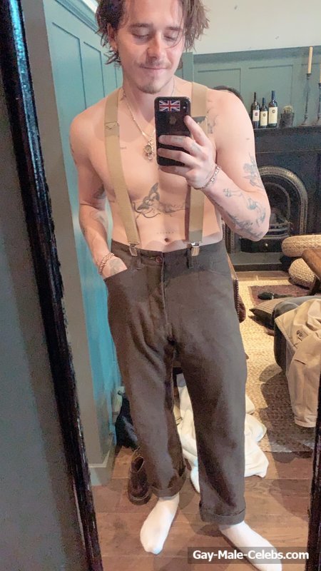 Brooklyn Beckham Shirtless And Sexy Selfie Photos