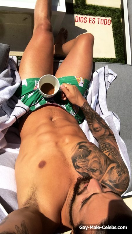 Male Star Maluma Shirtless And Big Bulge Photos