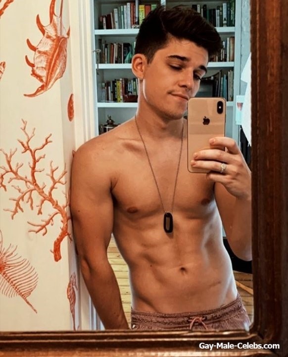Sean O’Donnell New Shirtless &amp; Bulge Selfies