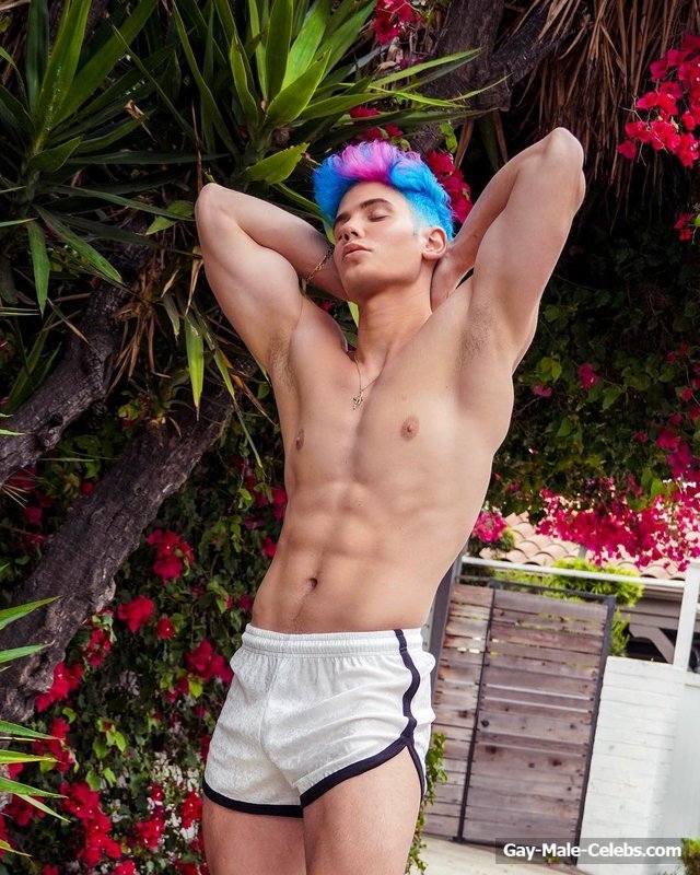 Nick Champa New Nude And Sexy Selfies With Multi-colored Hair