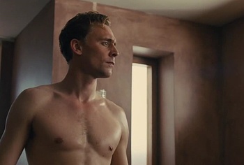 Tom Hiddleston nude