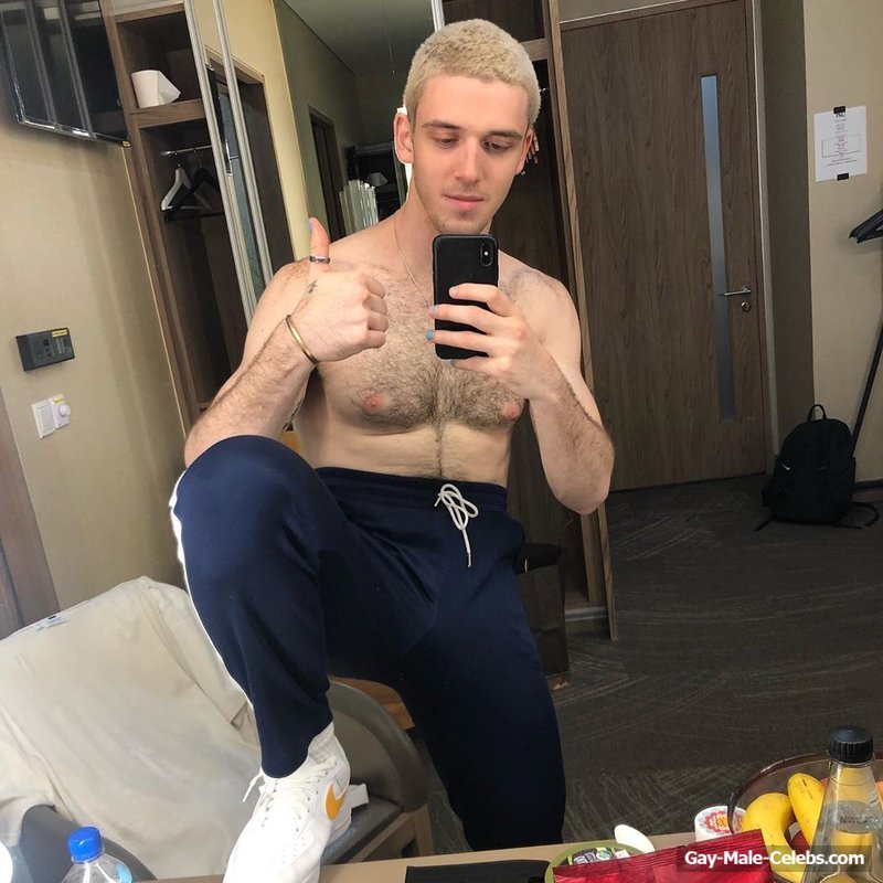 American Singer Lauv Shirtless And Sexy Photos