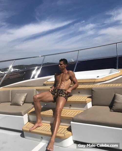 Cristiano Ronaldo Shirtless And Huge Bulge Photos