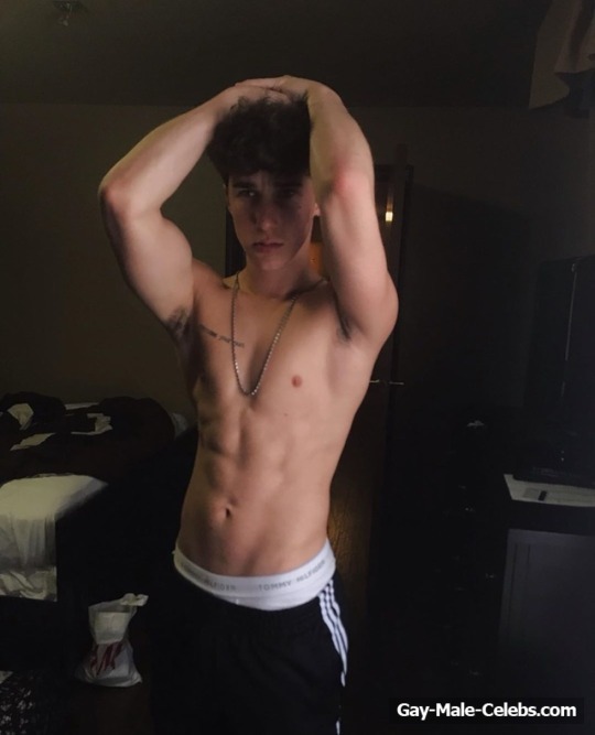 Instagram Star Hunter Rowland Shirtless And Sexy Photos