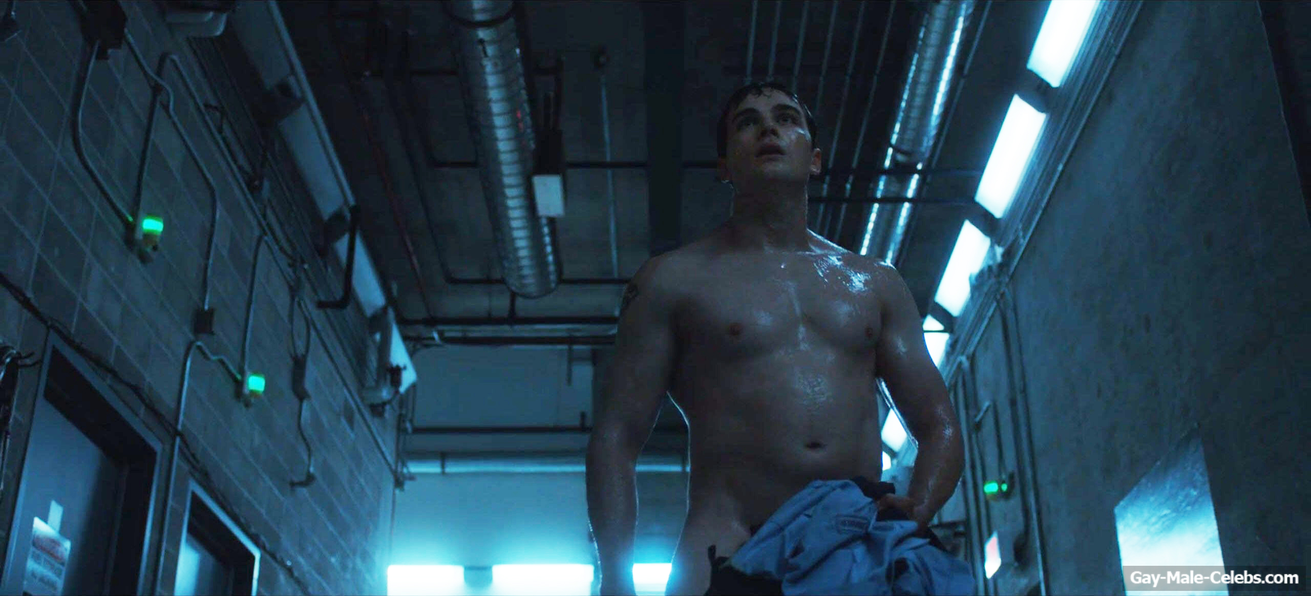 Joshua Orpin Shows Off His Muscle Bare Ass in Titans