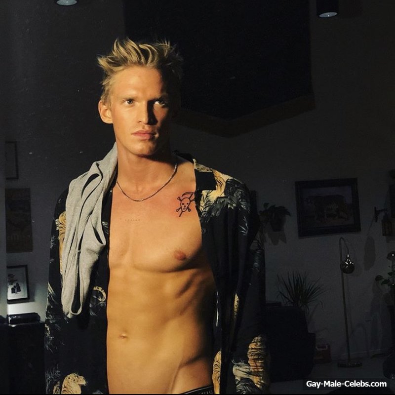 Cody Simpson New Shirtless And Sexy Bulge Photos