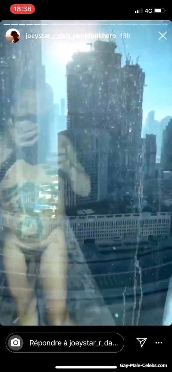 JoeyStarr Nude Mirrored-Frontal Selfie Photos