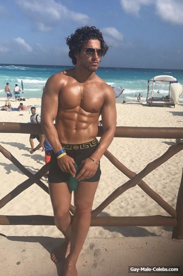 Kem Cetinay Nude And Sexy In Love Island