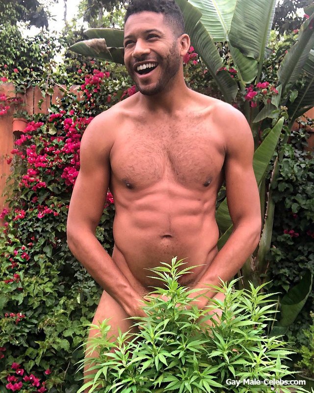 Jeffrey Bowyer-Chapman Nude And Sexy