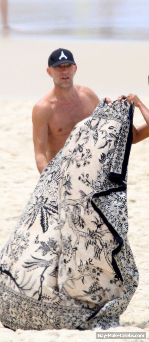 Vincent Cassel Shirtless Beach Photos