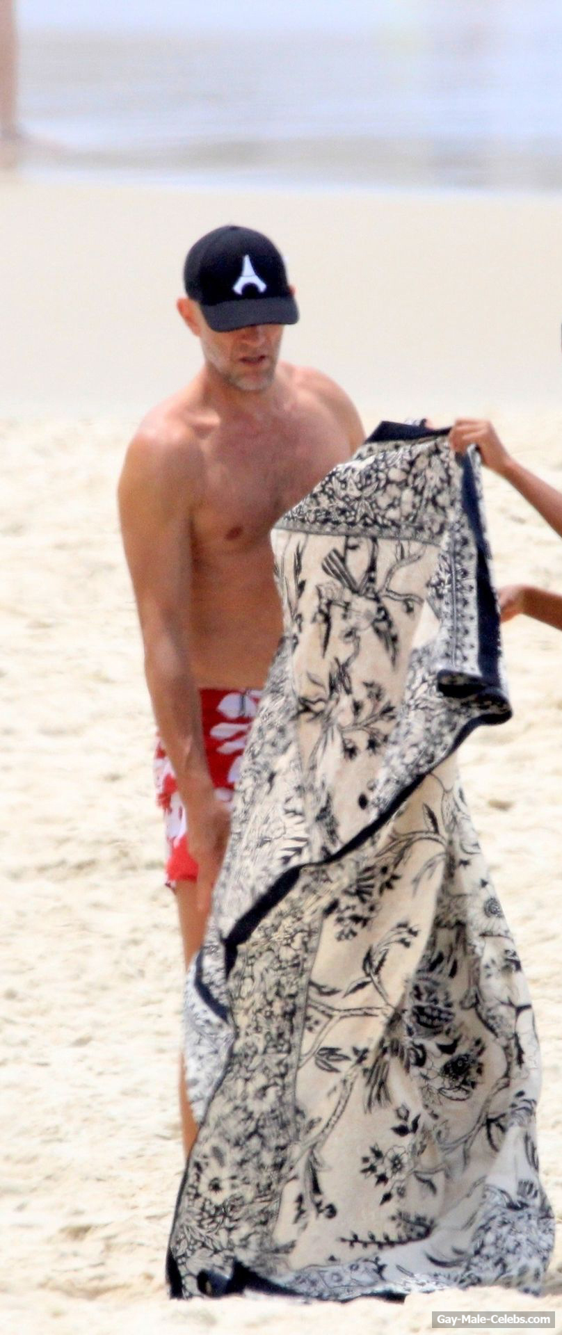 Vincent Cassel Shirtless Beach Photos