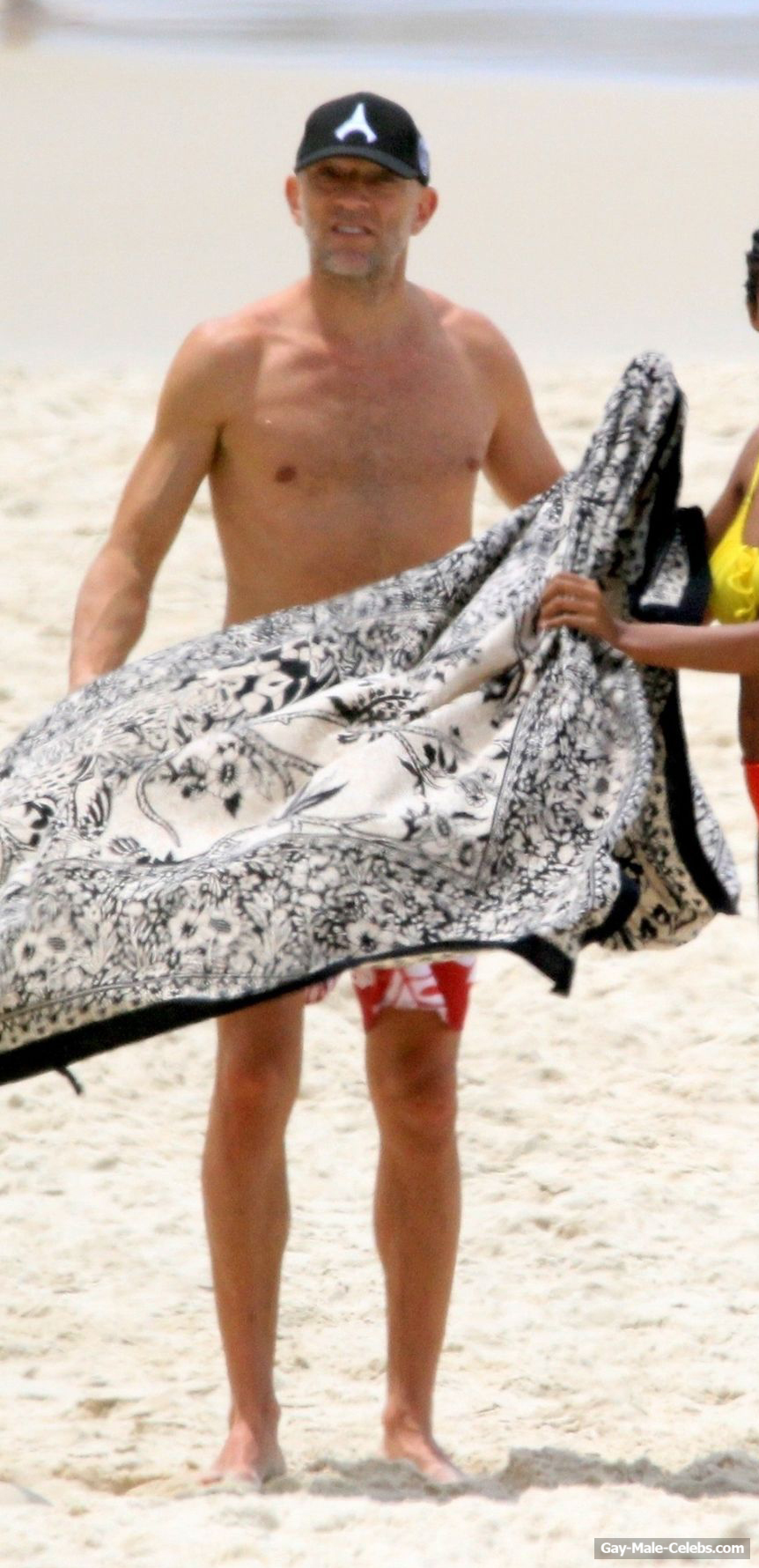 Vincent Cassel Shirtless Beach Photos