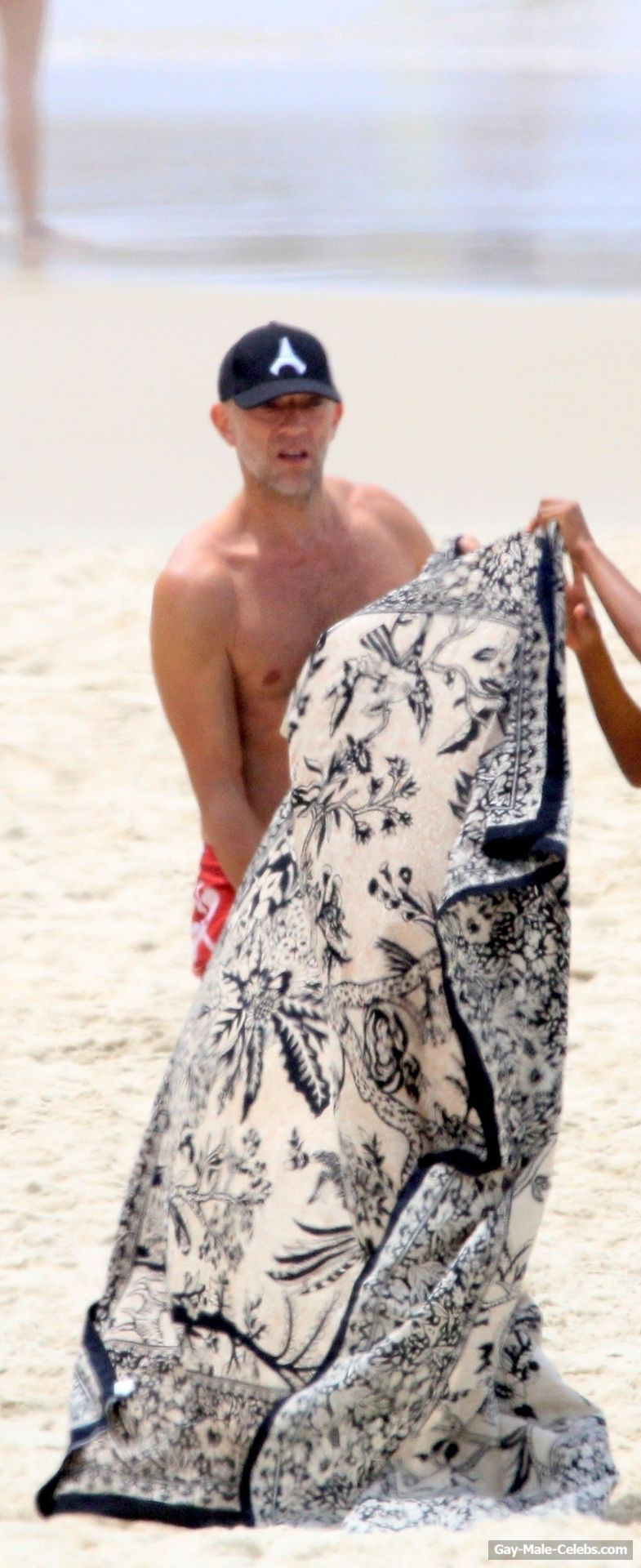 Vincent Cassel Shirtless Beach Photos