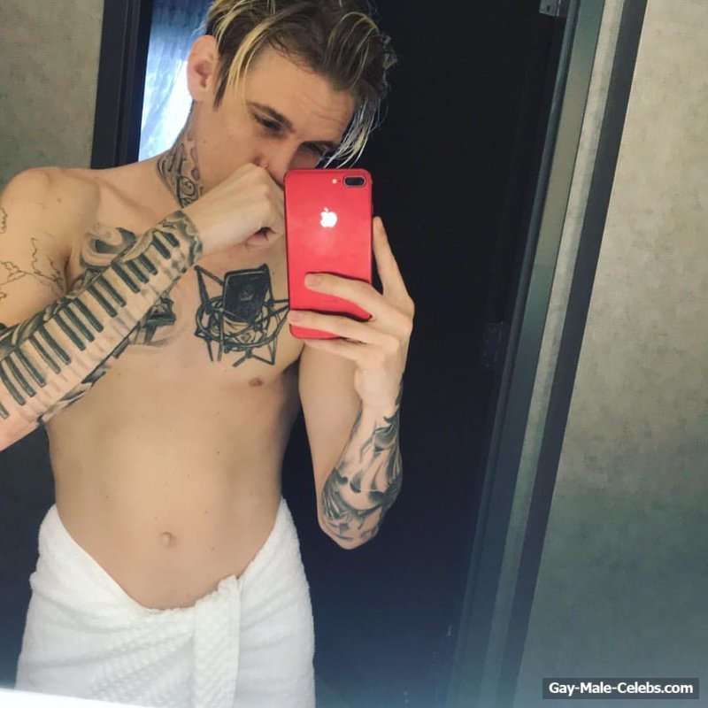 Aaron Carter loves the attention of the public and is even ready to pose nu...