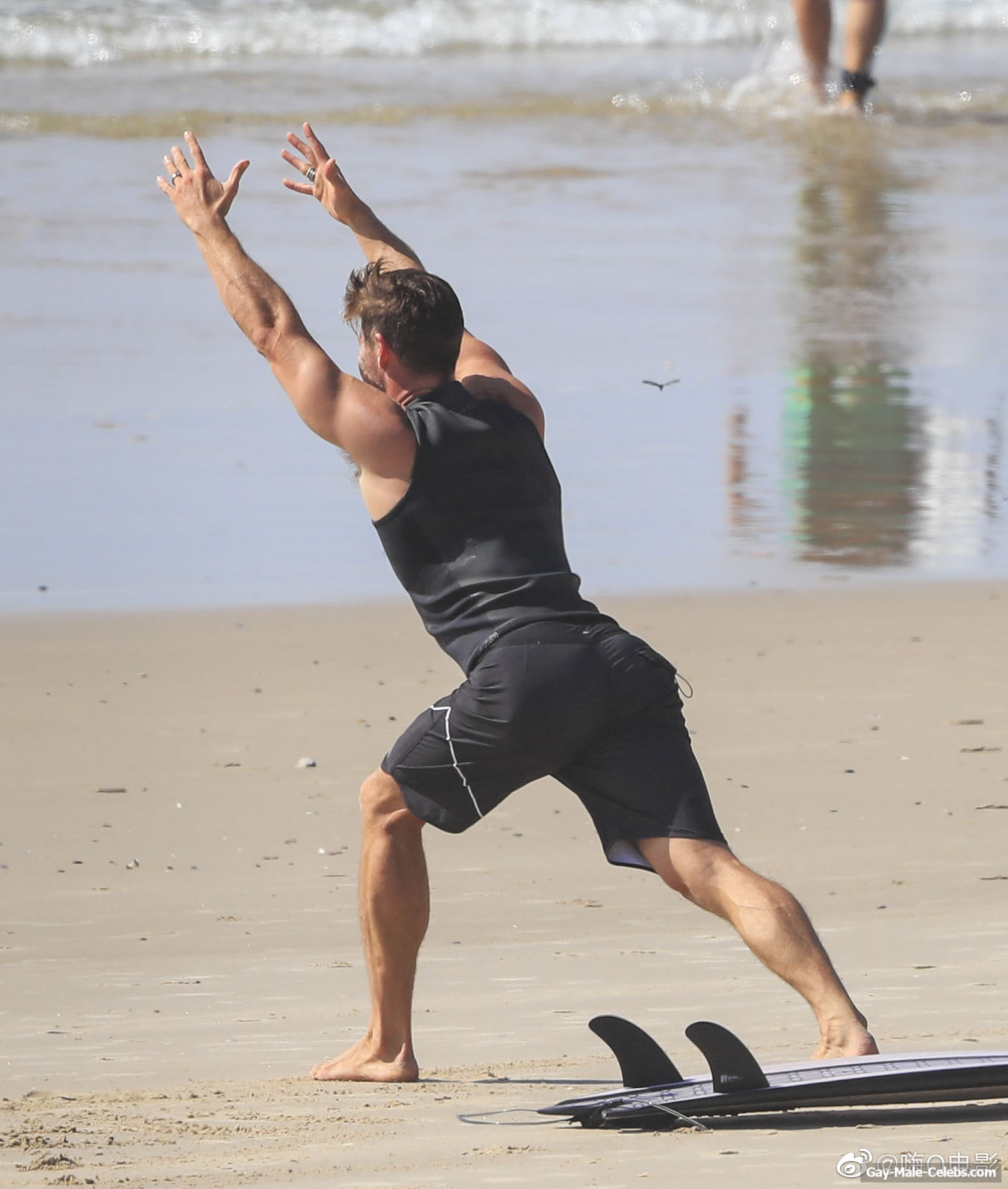 Chris Hemsworth Sexy New Beach Photos