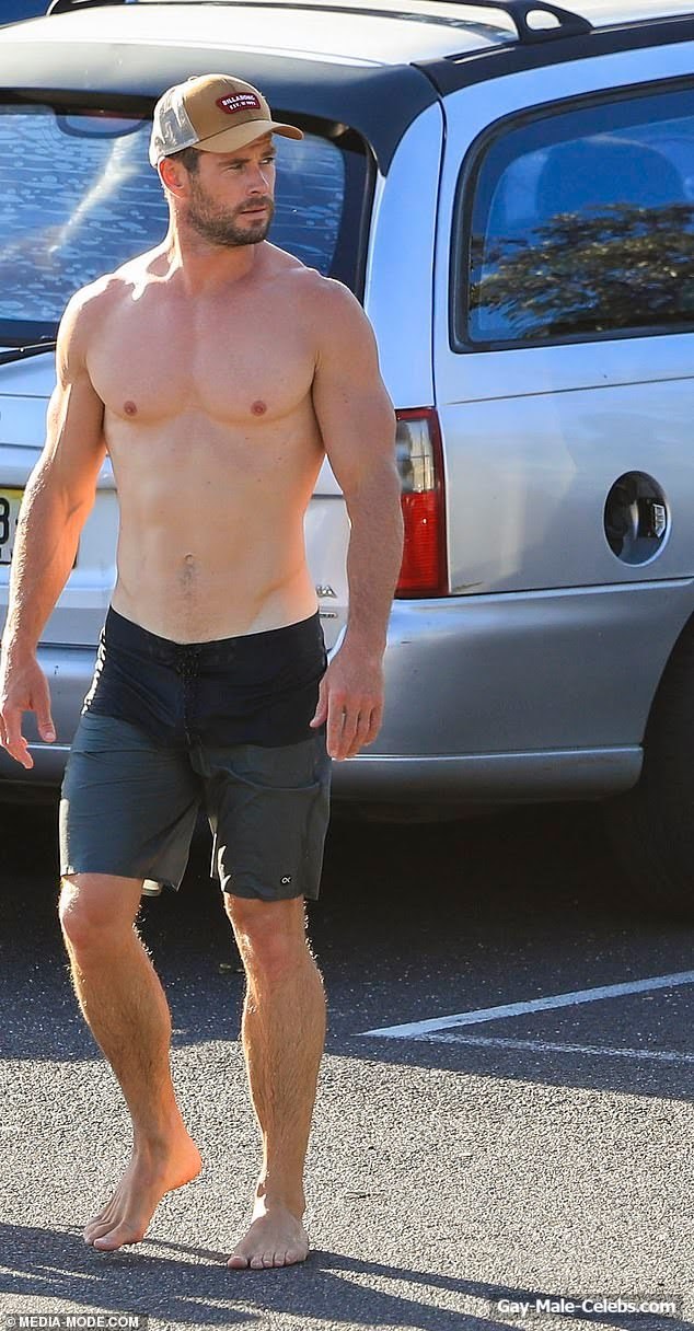 Chris Hemsworth Sexy New Beach Photos