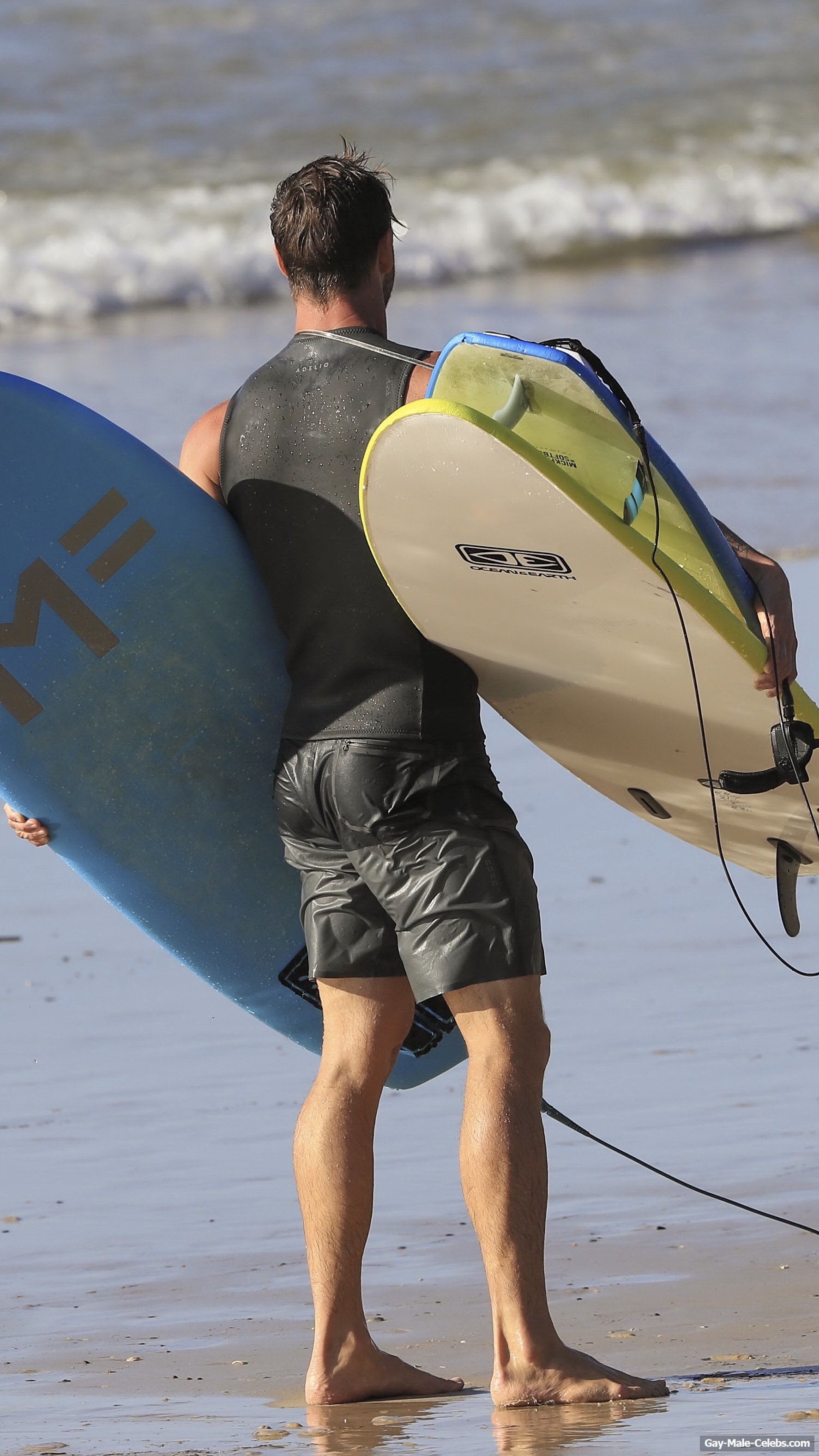 Chris Hemsworth Sexy New Beach Photos