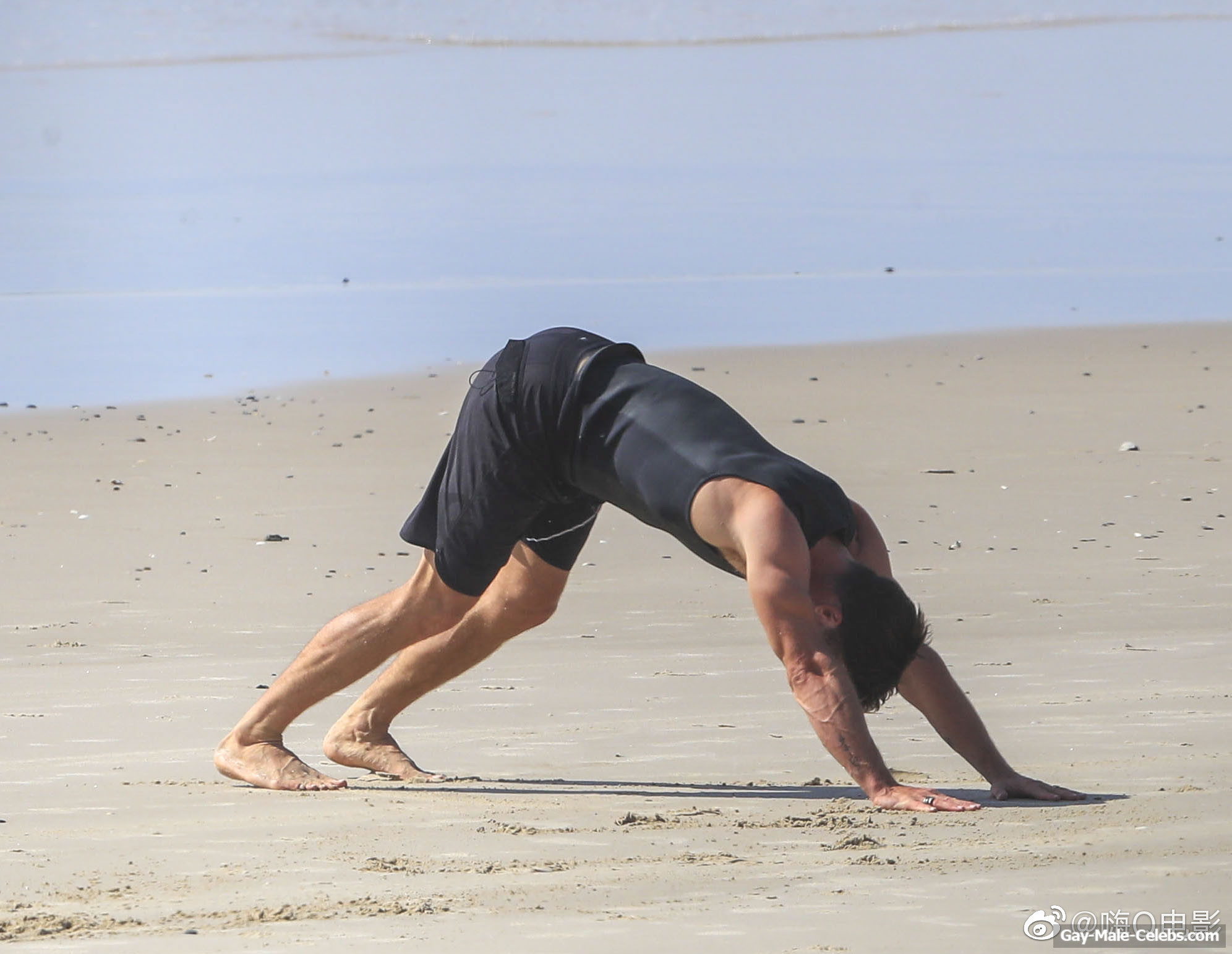 Chris Hemsworth Sexy New Beach Photos