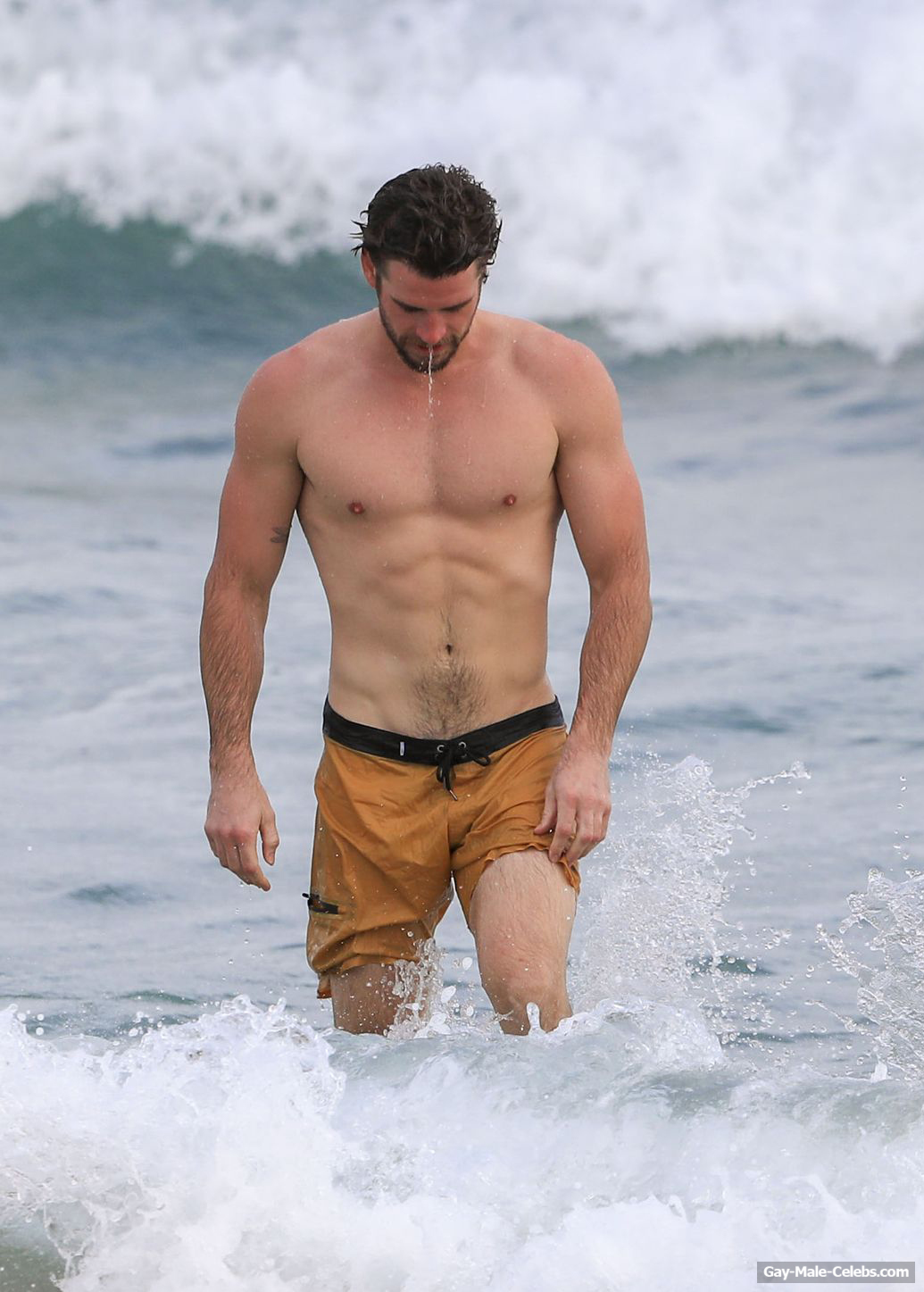 Liam Hemsworth Shirtless And Sexy In Byron Bay