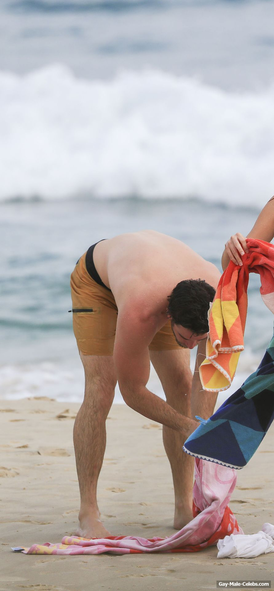 Liam Hemsworth Shirtless And Sexy In Byron Bay