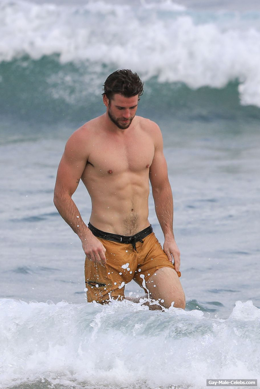 Liam Hemsworth Shirtless And Sexy In Byron Bay