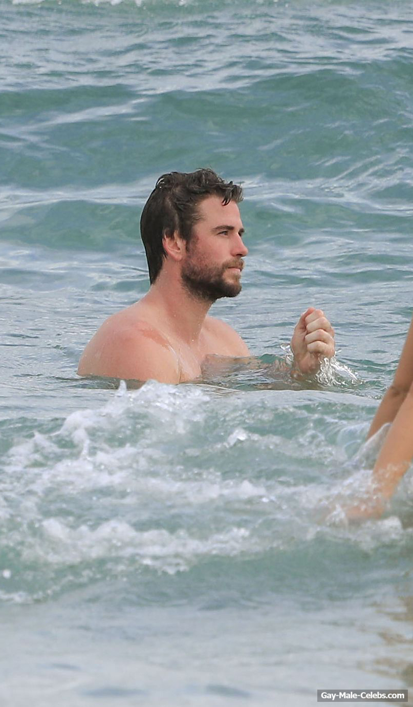 Liam Hemsworth Shirtless And Sexy In Byron Bay