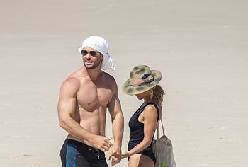 Chris Hemsworth naked