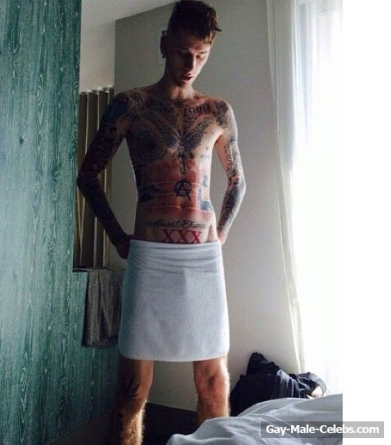 Machine Gun Kelly nude public moment.