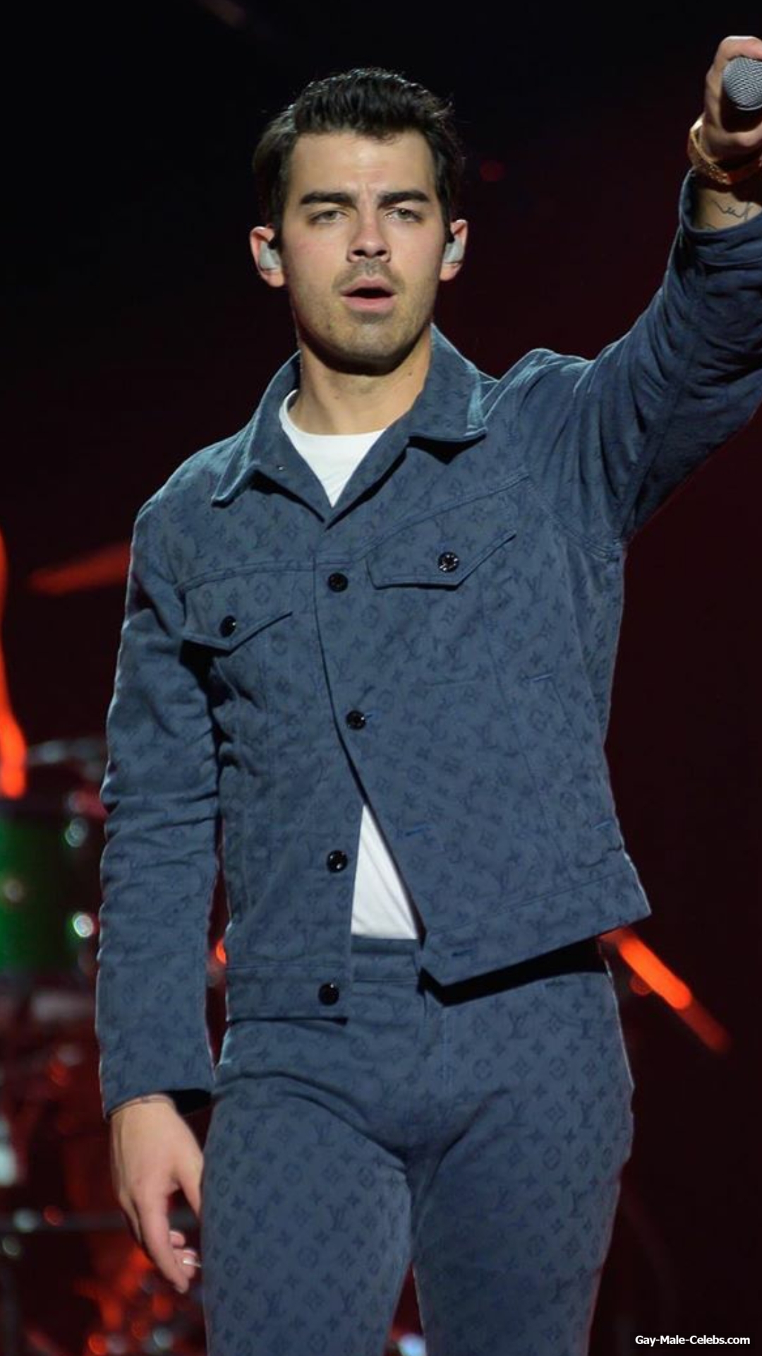 Joe Jonas Looks Hot In Leather Outfit