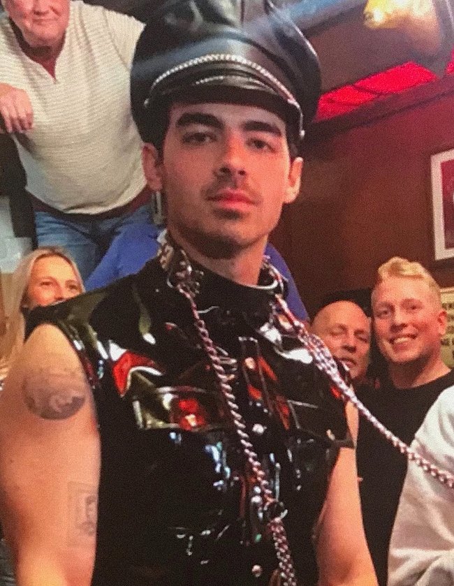 Joe Jonas sexy