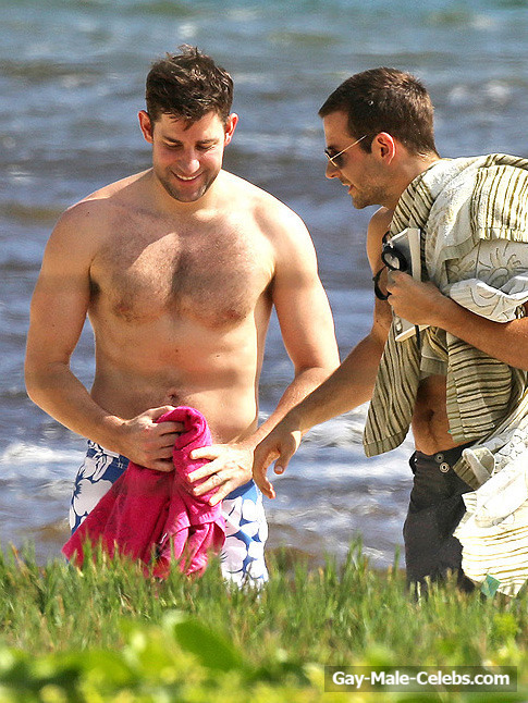 Paparazzi need to be very lucky to catch the American actor John Krasinski nude...