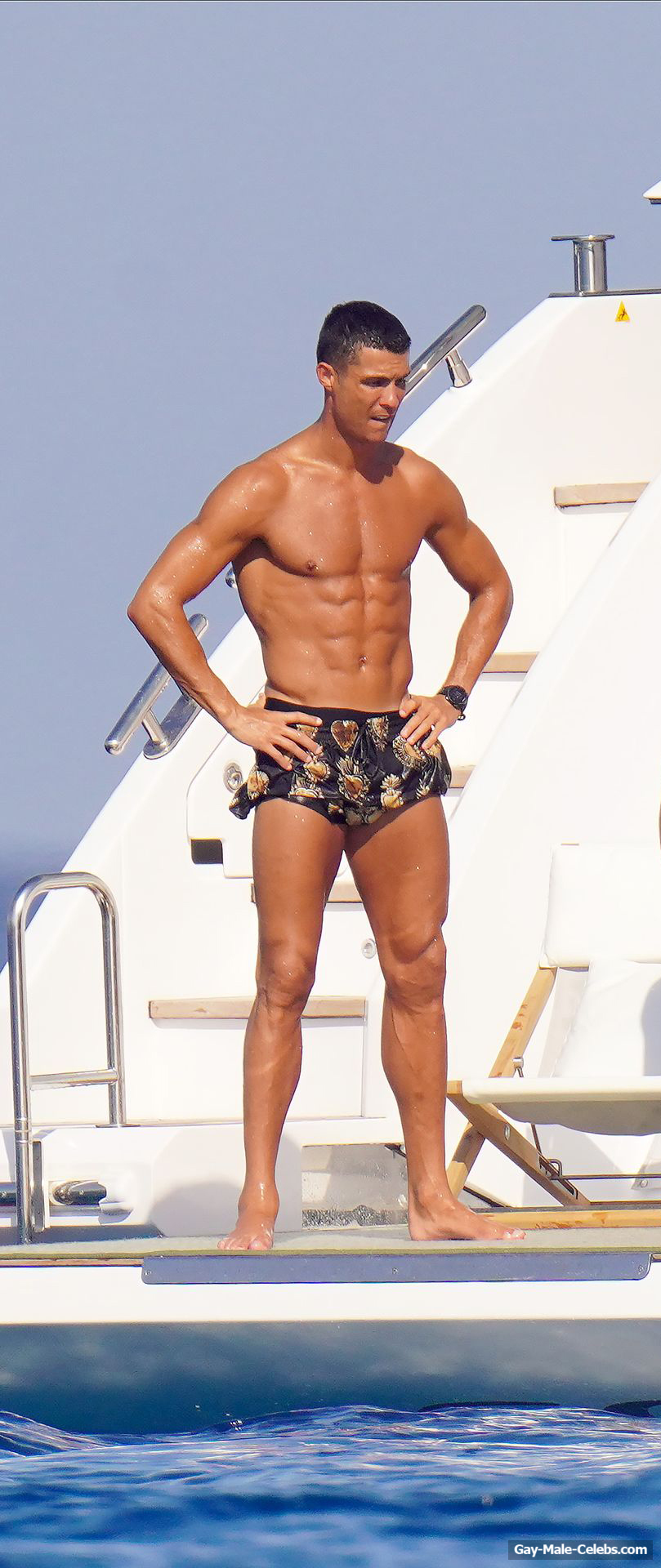 Cristiano Ronaldo Shirtless &amp; Strong ABS Photos