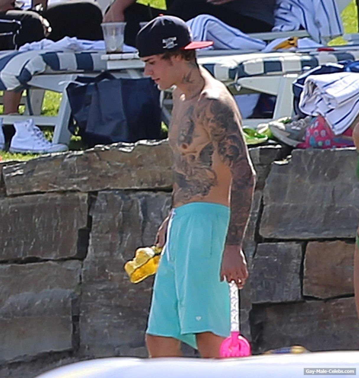 Justin Bieber Caught Shirtless On A Beach