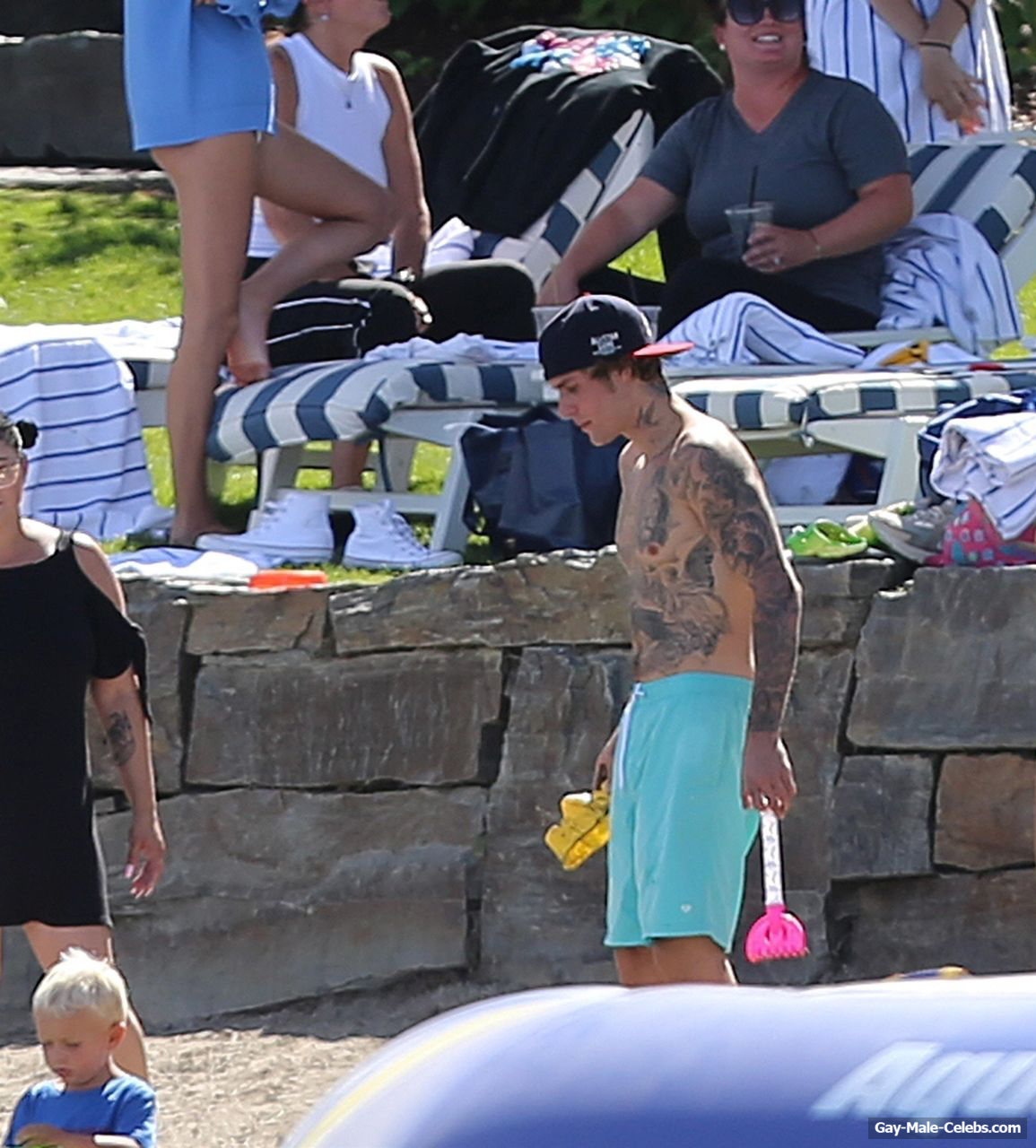 Justin Bieber Caught Shirtless On A Beach