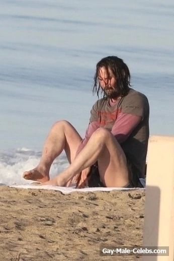 Keanu Reeves Ass Slip And Shirtless In Malibu