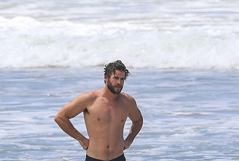 Liam Hemsworth nudes