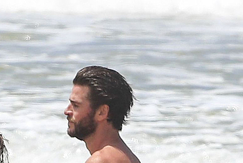 Liam Hemsworth shirtless