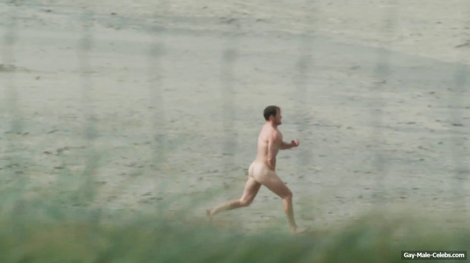 Sam Heughan Shakes His Naked Ass While Running