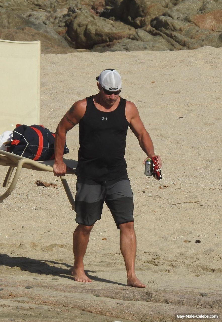Nick Lachey Sunbathing Shirtless On A Beach