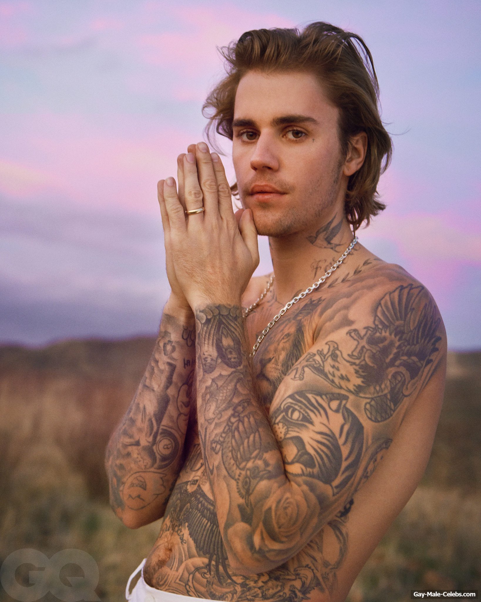 Justin Bieber Posing Shirtless &amp; Sexy For GQ