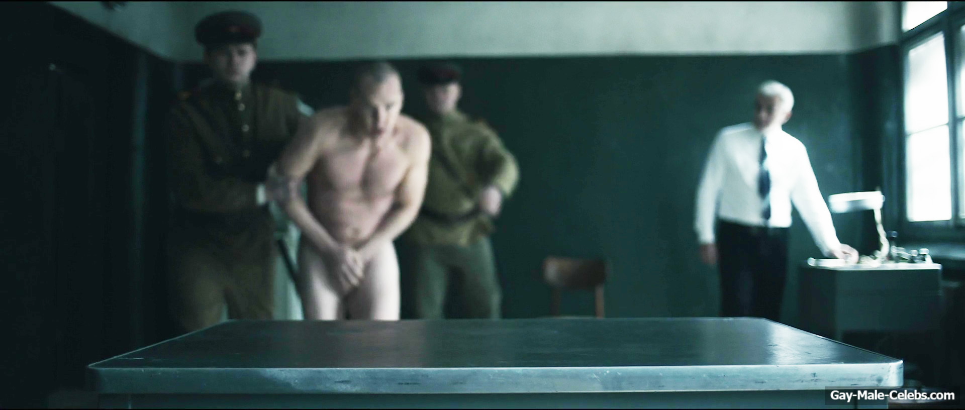 Benedict Cumberbatch Nude Shower Scenes In The Courier