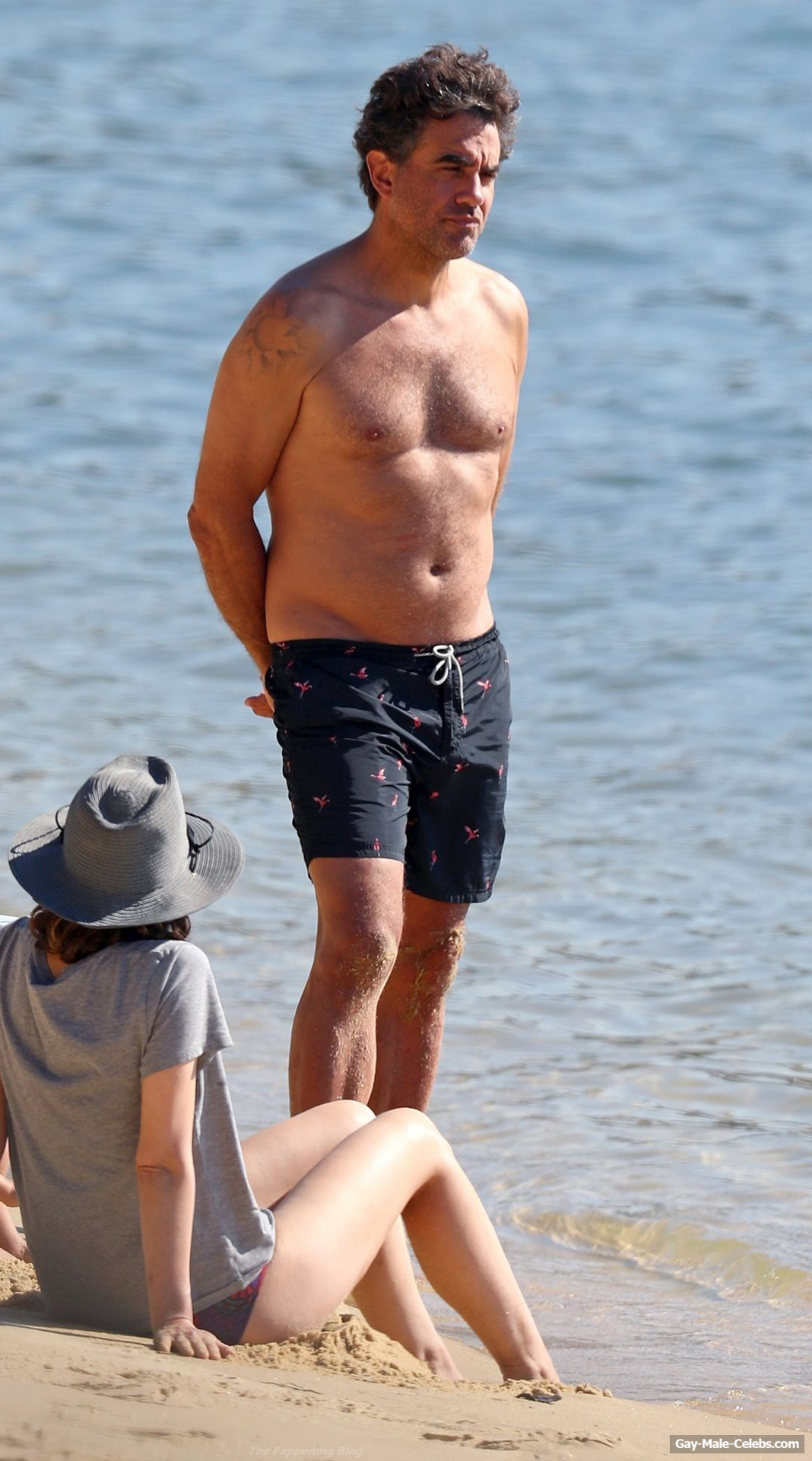 Bobby Cannavale Caught By Paparazzi Shirtless