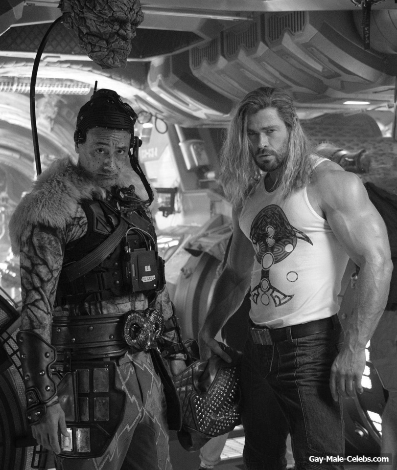 Chris Hemsworth Sexy Behind Scene Of Thor: Love and Thunder