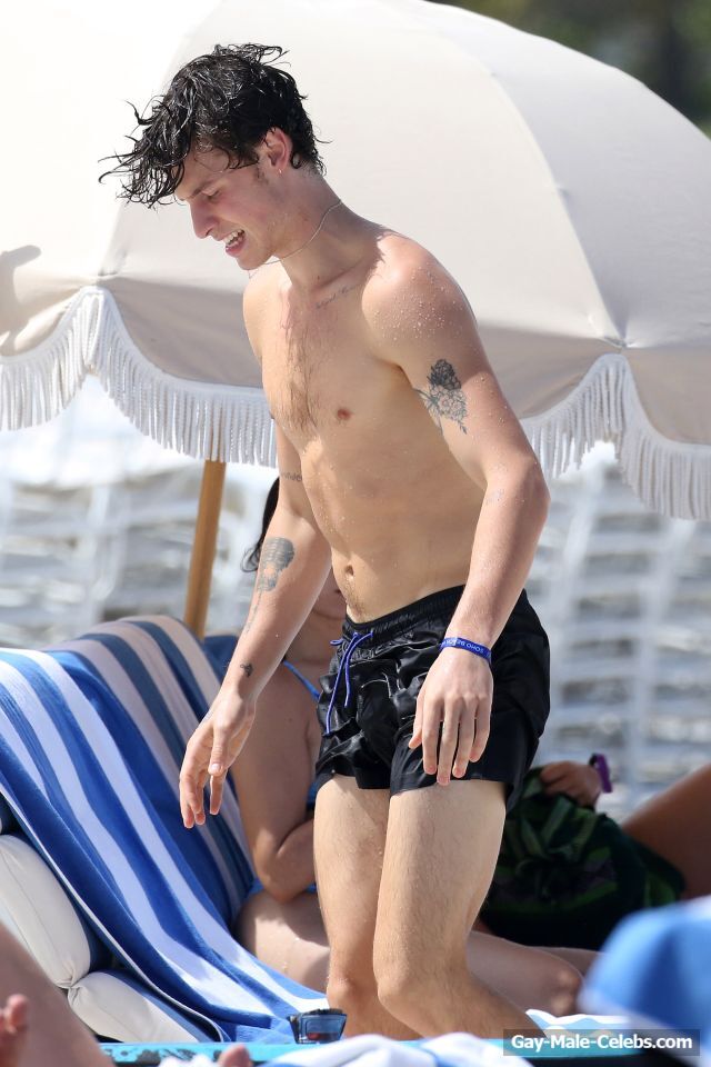 Shawn Mendes Caught By Paparazzi Shirtless